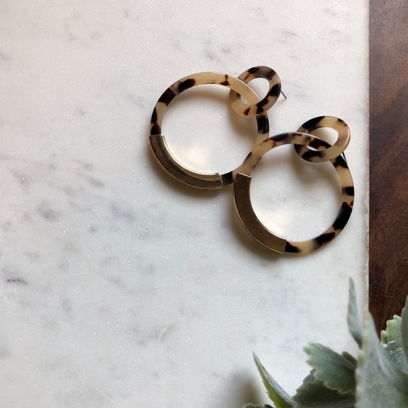 Jewelry - NWOT!! The Cora Double Hoop Earring